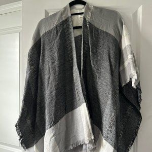 New Francesca's Poncho Womens